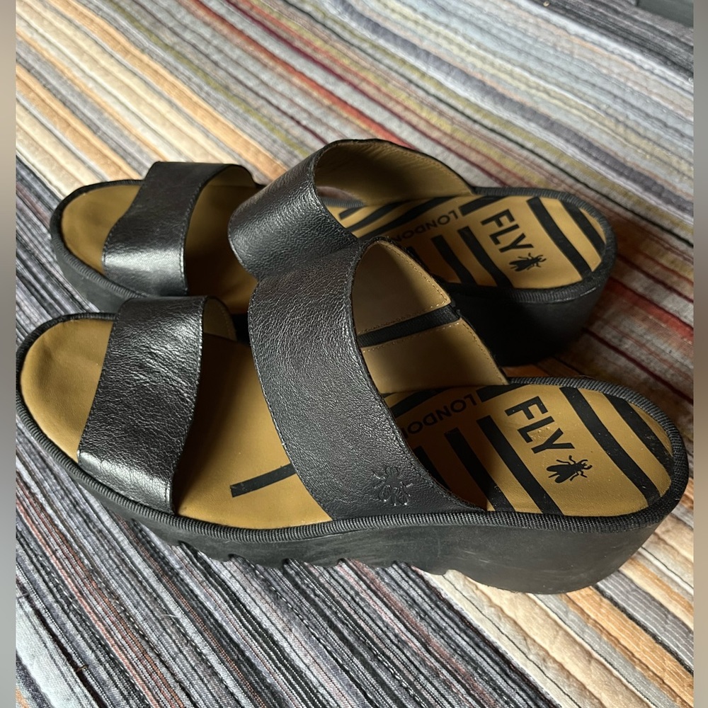 FLY LONDON 🎡 Black Leather Slip-On Wedge Sandals - Picture 6 of 11